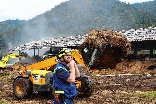 Bild 24: Scheune brennt: Bilder vom Großeinsatz der Feuerwehr in Bernau-Goldbach