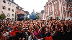 Nena und ihre Band begeisterten beim Meersburg Open Air 2024 etwa 3000 Fans auf dem Schlossplatz. Jetzt steht die Auflage 2025 mit Fury ...