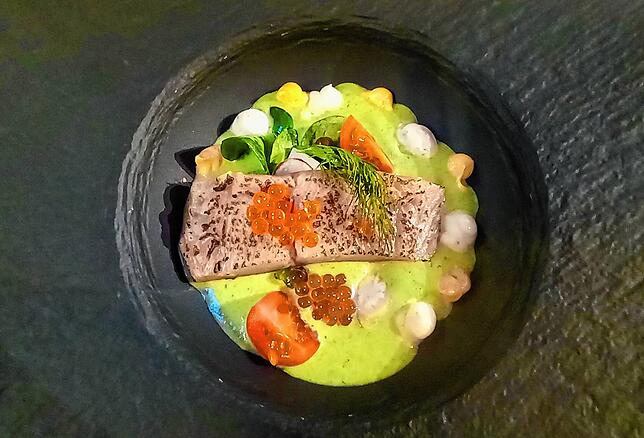 Fischgericht für Genießer: ein Blick auf den Teller beim nur scheinbar streng geheimen Abendessen in Menzenschwand.