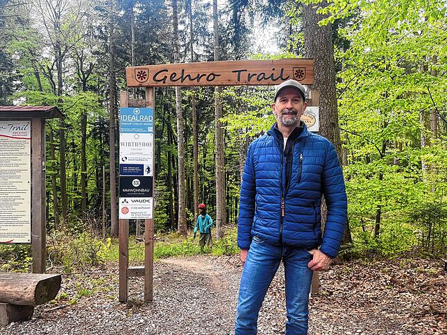 Ansgar Oker ist Initiator des Gehro-Trails. Dem einzigen legalen Mountainbike-Trail am Gehrenberg. Dieses Jahr konnten 300 Meter Strecke ...