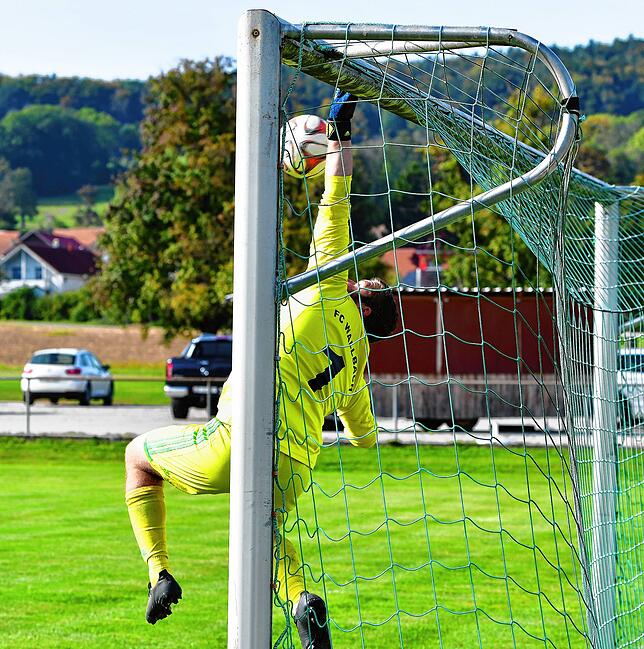 Bild 25: FC Hochrhein besiegt den FC Wallbach deutlich mit 4:0 &ndash; und wir haben die Bilder!