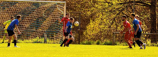 Bild 2: SG FC Wehr/Brennet und FC Wallbach der trennen sich im Derby ohne Tore &ndash; aber wir haben Bilder!