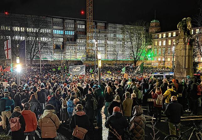 Anlass für die Demo war das kürzlich bekannt gewordene Rechten-Treffen in einer Villa in Potsdam. Zur der Kundgebung aufgerufen hatte ...