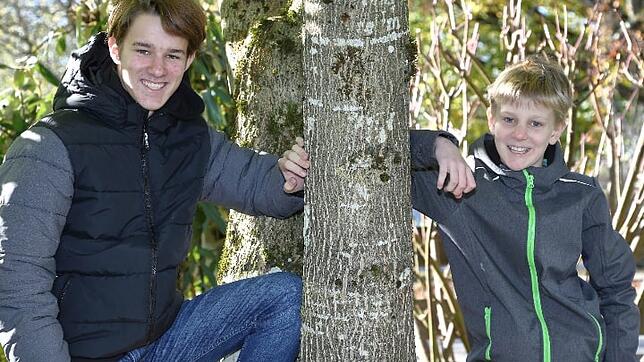 Beherrschen es auf magische Art zu verschwinden und kennen auch viele andere Tricks: Kai und Jan, die Zauberer (v.l.) sind erst 15 und ...