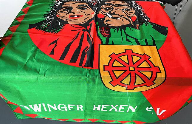 Bild 12: Ausgelassene Stimmung beim Frauenkaffee der Owinger Hexen &ndash; hier gibt&lsquo;s die Bilder