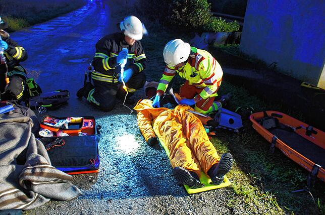 Schwerverletzte zu versorgen, ist die Hauptaufgabe der Rettungsdienste. Bei der Großübung hat das nicht immer geklappt.