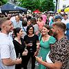 Der Radolfzeller Abendmarkt bringt wieder die Bürger und Gäste der Stadt zum geselligen Feiern zusammen &ndash; fast schon wie zu alten ...