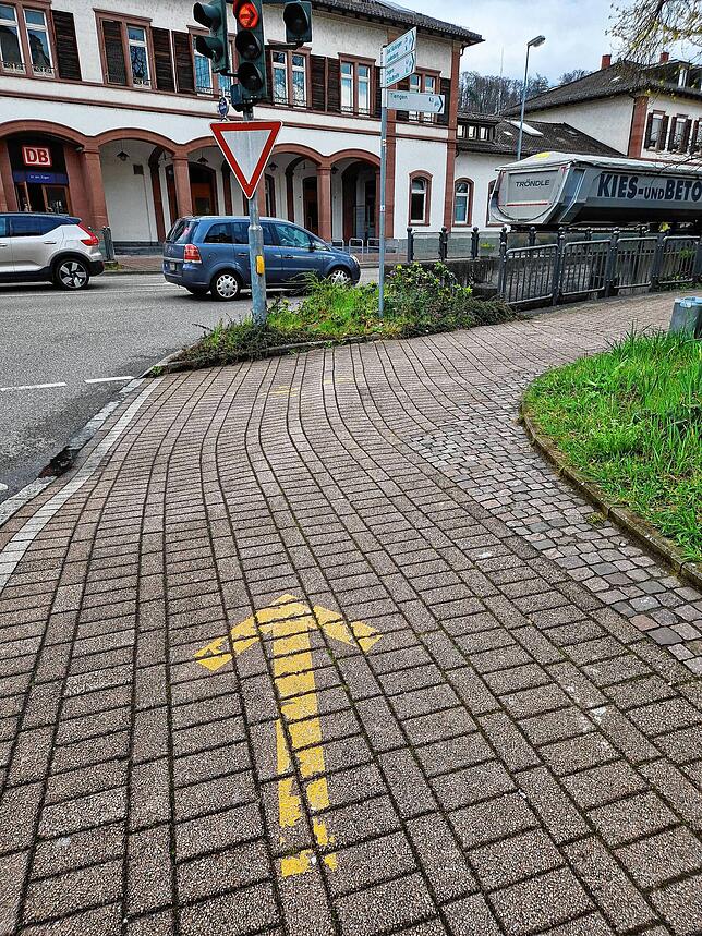 Wegweisersystem für Fußgänger im Bereich des Waldshuter Bahnhofs.