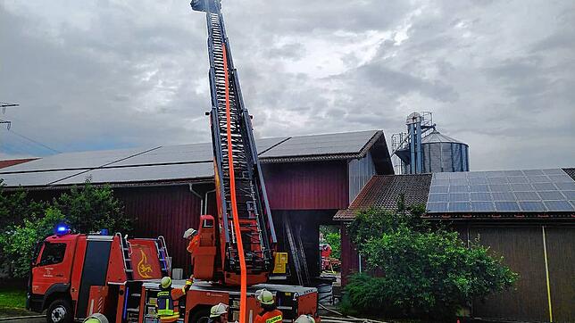 Bei einem Brand in einer Getreidehalle in Langenhart, einem Ortsteil von Meßkirch, entstand ein Schaden von rund 150000 Euro.