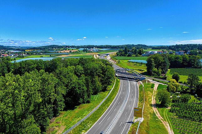 Bild 5: Bevor der Verkehr rollt, zeigen wir Ihnen aktuelle Luftbilder und Videos von der B 31-neu zwischen Immenstaad und Friedrichshafen