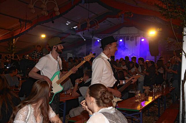 Bild 15: Die besten Bilder von der Partynacht beim Herbstfest in Honstetten