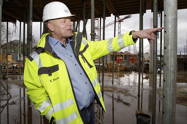 Bei Projektmanager Eberhardt Sturm laufen die Fäden der Cano-Baustelle zusammen. Es ist der fünfte Neubau eines Einkaufszentrums, den ...