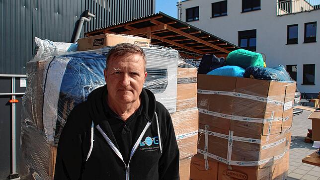 Der 63-jährige ukrainische Lastwagenfahrer Vladimir Kulagin holte mit Unterstützung seiner Chefs Janina und Rolf Sperisen aus Stühlingen ...