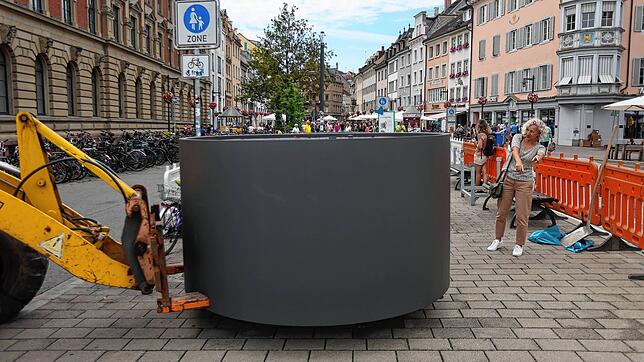 Der nächste Schritt für eine grünere Stadt Konstanz: An der Treppenanlage an der Marktstätten-Unterführung werden Pflanzkübel aufgestellt.