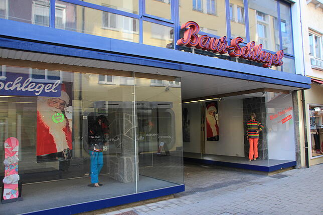 Das Gebäude des ehemaligen Sportgeschäftes Baur-Schlegel in der Goldschmiedstraße hat einen neuen Mieter. Laufen die Umbauarbeiten nach ...