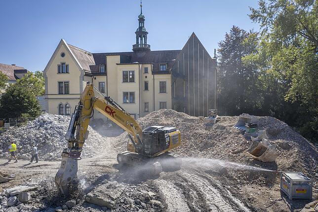 Bild 23: Chronologie eines Abrisses: Wir haben den Rückbau des Vincentius-Krankenhauses in Bildern und Videos begleitet
