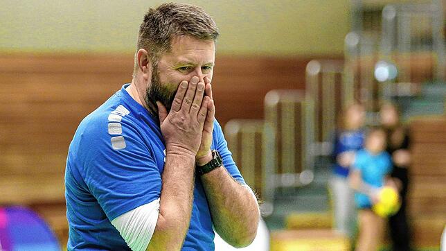 Nicht immer glücklich, aber stets zuversichtlich. Trainer Sven Johansson hat den Klassenerhalt der Volleyballerinnen des TV Villingen ...