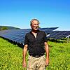 Eberhard Koch vom BUND-Kreisverband Konstanz zeigt, wie aus einem ehemaligen Acker nicht nur ein Solarpark, sondern auch ein Lebensraum ...