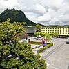 Der Rathausplatz zwischen Stadthalle und Holiday-Inn-Hotel wurde zum Tatort einer Auseinandersetzung. Fünf Tatverdächtige sollen das ...