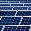 Eine auf einem Dach montierte Photovoltaikanlage. In Murg soll getestet werden, wie vor Ort produzierter Strom vor Ort verbraucht werden ...