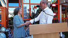 Das war der Beginn: Der damalige Rektor Ulrich Rüdiger (rechts) übergab die Amtskette Ende Juli 2018 an seine Nachfolgerin Kerstin ...