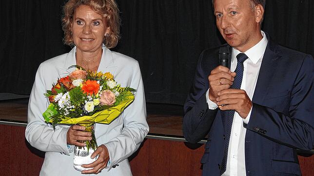 Hohe Erwartungen haben alle Seiten an die neue Erste Beigeordnete Petra Dorfmeister &ndash; hier nach der Bekanntgabe des ...