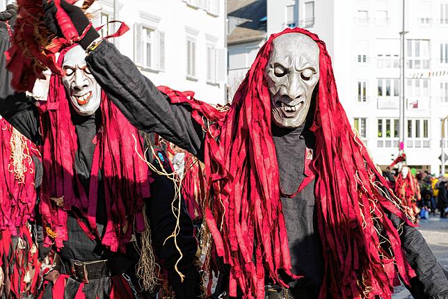 Die Teuringer Johle treiben in der Fasnet bei Umzügen ihr Unwesen. Auch bei den nächsten. Archivbild: Annette Bengelsdorf