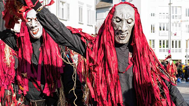 Die Teuringer Johle treiben in der Fasnet bei Umzügen ihr Unwesen. Auch bei den nächsten. Archivbild: Annette Bengelsdorf
