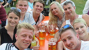 Bild : Bilder: Heißes Sommerfest in Engelswies mit Blaskapelle Peng