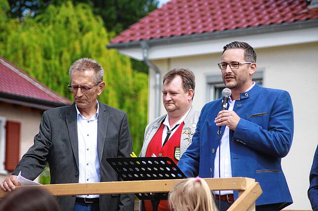 Bild 24: Gute Stimmung beim Jubiläumsumzug des Musikvereins Liggersdorf im Rahmen des Bezirksmusikfestes
