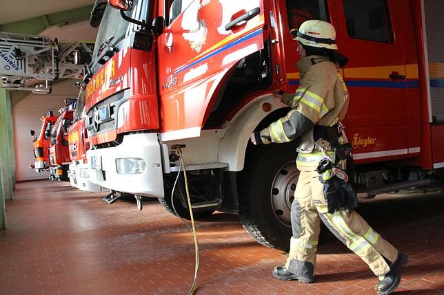 Rettung für die Feuerwehr: Frauen sind in der Feuerwehr stark unterrepräsentiert. Doch findet in der ehemals rein von Männern ...