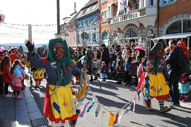 Bild 16: Kinderumzug und Setzen des Kindernarrenbaums in Stockach (Teil 1)