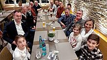 Bürgermeister Ulrich Krieger (links) stellte sich in Luttingen anlässlich der Bürgermeisterwahl den Fragen der Bürger.