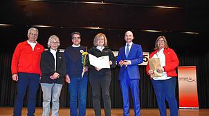 Großer Bahnhof anlässlich der Verleihung der Landesehrennadel mit Robert Stern, Marita Singer, Michael Mauch, Jutta Schlenker, Martin ...
