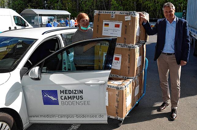 Die Zeppelin GmbH spendete 15000 Masken ans Klinikum Friedrichshafen.