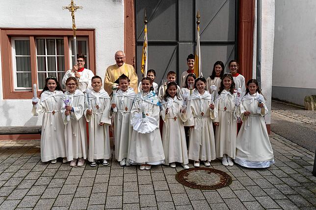 In der St. Nikolaus Kirche fand die erste Heilige Kommunion statt. Bei herrlichem Sonnenschein wurden die Kinder von der Stadtmusik ...