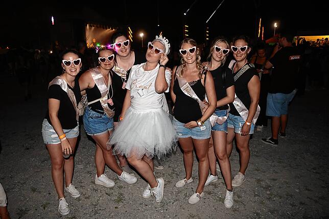 Bild 39: Seenachtfest 2024: Bald beginnt das große Feuerwerk und die Besucher strömen ans Bodenseeufer