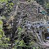 Der Steg wächst hier langsam um die Kurve am untersten Fels der Marienschlucht. Links unten ist das Tor zu sehen, das seit Jahren den ...