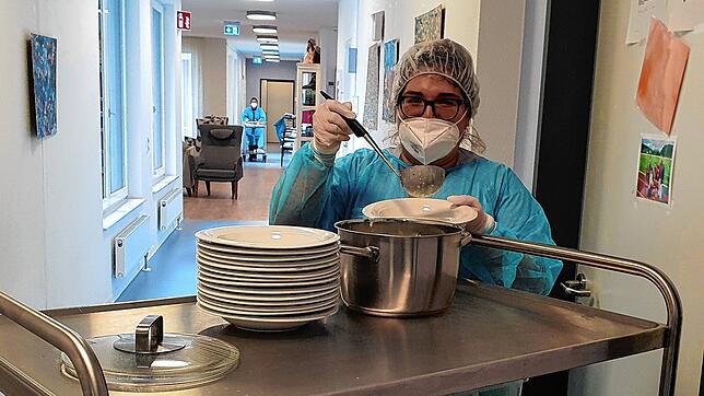 Rosanna Astorino arbeitet im Alten- und Pflegeheim Am Vitibuck in Tiengen. Vor einigen Tagen gab es dort einen Corona-Ausbruch. Jetzt ...