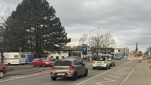Bild : Zweimal kracht es auf der Max-Stromeyer-Straße: Zwei Personen werden verletzt