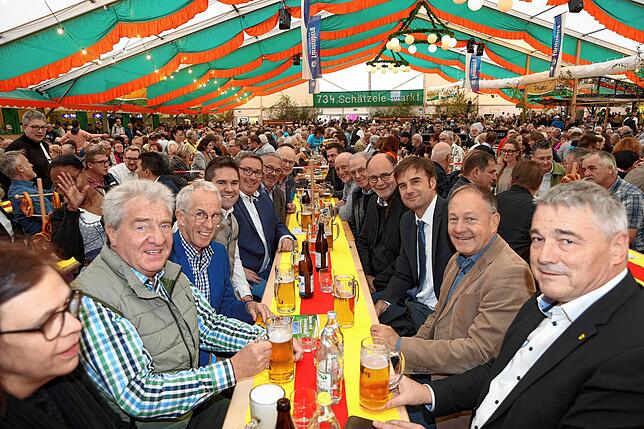 Unter den rund 2000 Gästen im Tengener Festzelt tummelte sich jede Menge Politik-Prominenz aus dem Hegau.