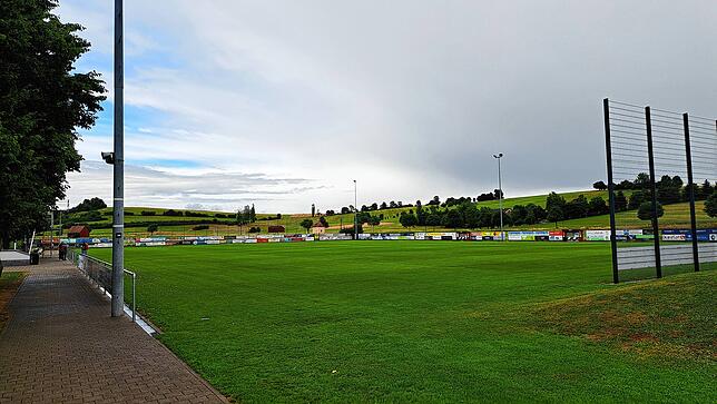 Normal trainiert hier der Landesliga-Aufsteiger des SV Aasen. Jeden Sommer kicken auf dem Trainingsgelände vor dem Aasener Ortseingang ...