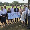 Gemeinsam für eine Hochrheinautobahn: Bei einem Ortstermin am Brenneter Sportplatz trafen sich (v.l.) der Erste Landesbeamte des ...