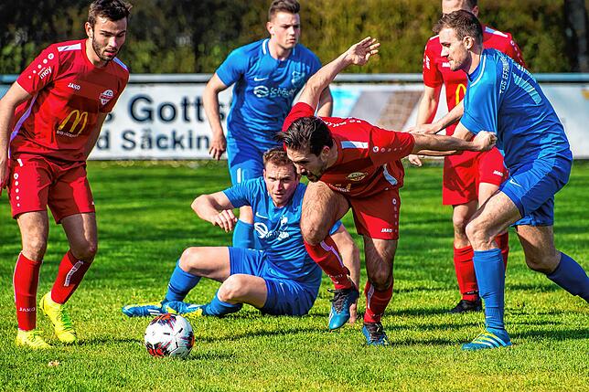 Bild 3: TuS Efringen-Kirchen gelingt ein 3:1 im Abstiegskampf beim FC Wallbach &ndash; und wir haben Bilder!