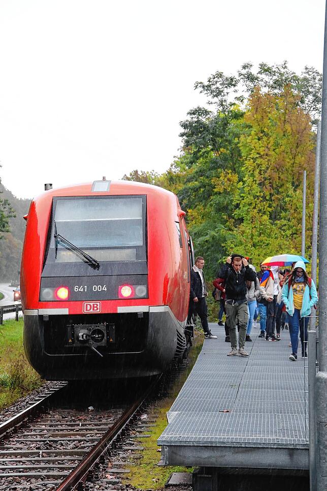 Noch steigen in die Wutachtalbahn vorwiegend Schüler aus und ein. Das soll sich mit dem verbesserten Angebot ab den 16. Dezember ändern. ...