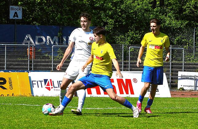 Bild 33: Verbandsligaderby zwischen SC Pfullendorf und FC Singen gewinnt der SCP mit 3:1