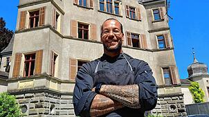 Timo Leibbrand vor Schloss Seeburg in Kreuzlingen. Der gelernte Koch und Restaurant-Geschäftsführer aus Konstanz wird das historische ...