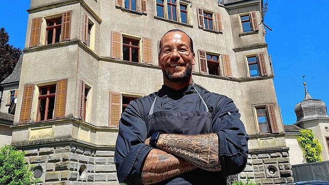 Timo Leibbrand vor Schloss Seeburg in Kreuzlingen. Der gelernte Koch und Restaurant-Geschäftsführer aus Konstanz wird das historische ...