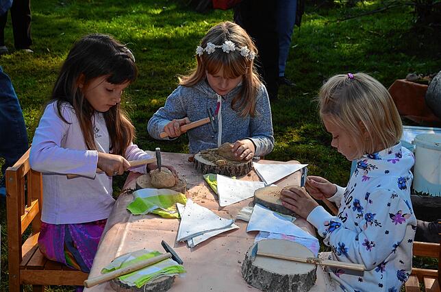 Für Kinder: Die kleinen Besucher konnten mit getrocknetem Lehm arbeiten.