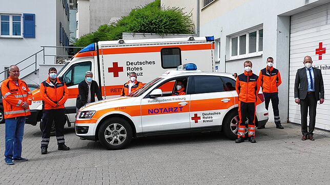 Freude in der Rettungswache Bonndorf: Die Besetzung des Notarzteinsatzfahrzeugs in Bonndorf wird mit einem 24/7 Stundendienst komplett ...